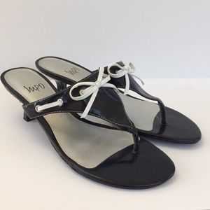 Navy blue and white scandals with heels